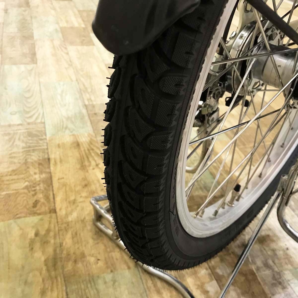 パナソニック ギュット ミニ DX ホワイト 20インチ KV087【中古車】