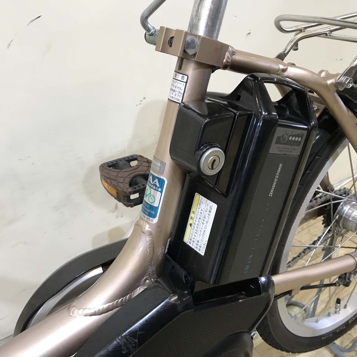 ブリヂストン アシスタ ユニ プレミア ゴールド 20インチ KV100 【中古車】
