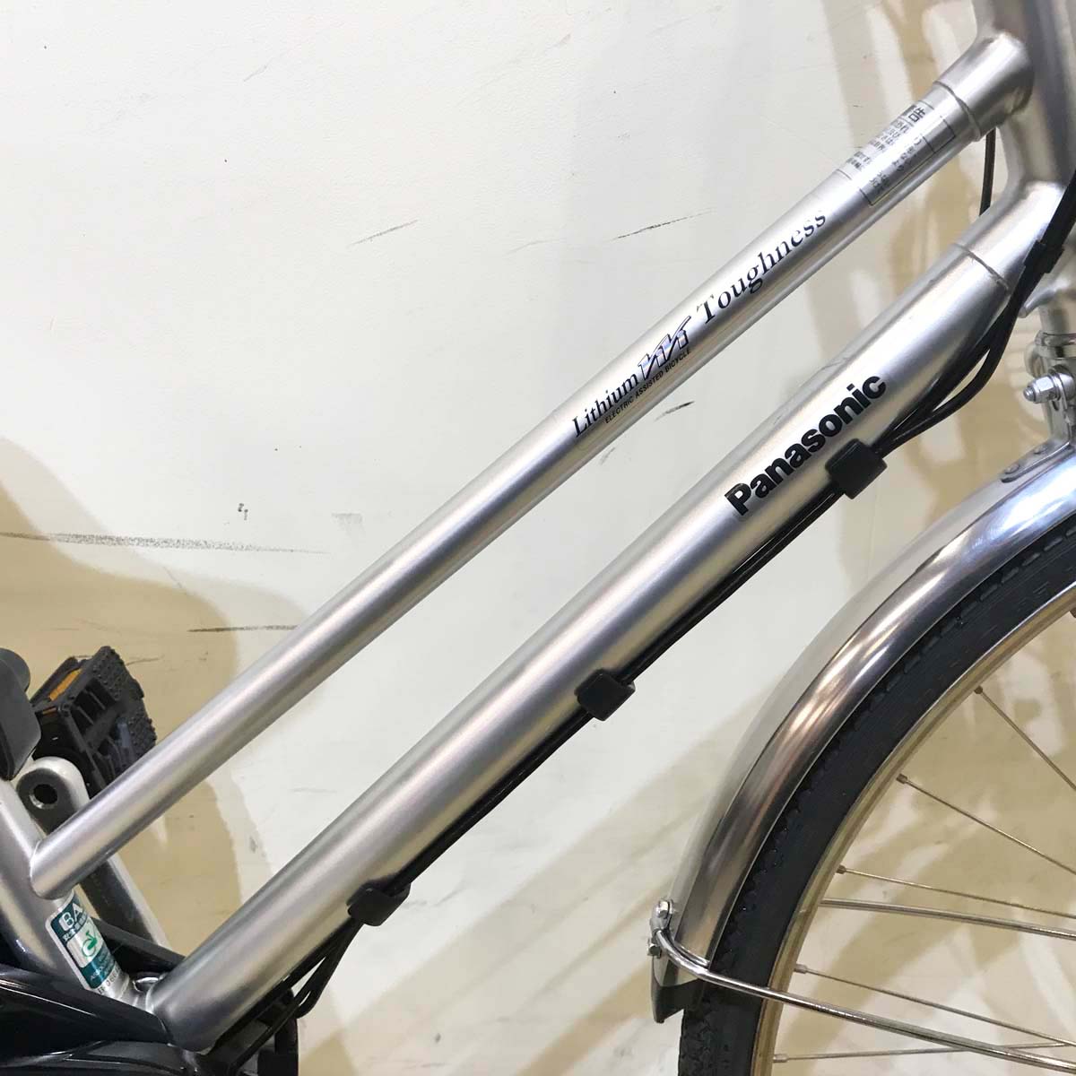 パナソニック ビビ タフネス シルバー 27インチ  KA018【中古車】