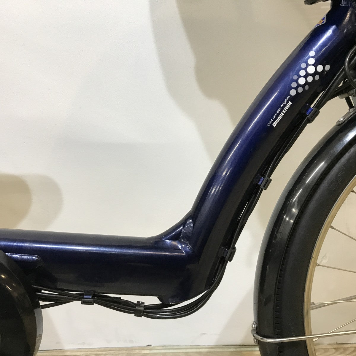 ブリヂストン アンジェリーノe ネイビー 22×26インチ KJ120 【中古車】