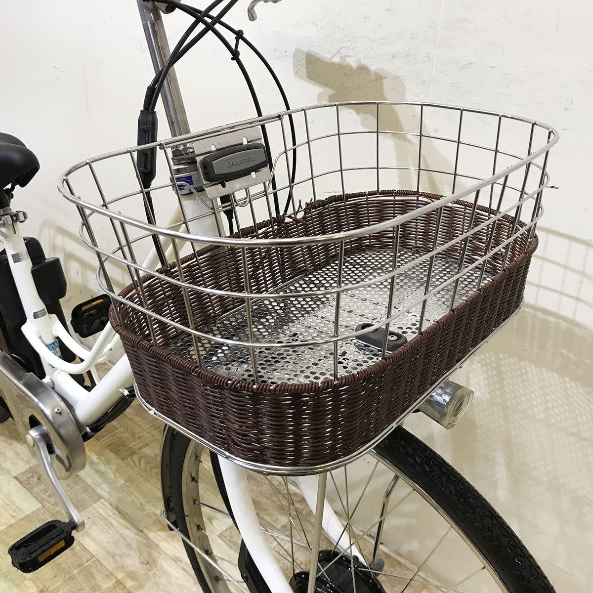 ブリヂストン カジュナ e ホワイト 26インチ KF056  【中古車】