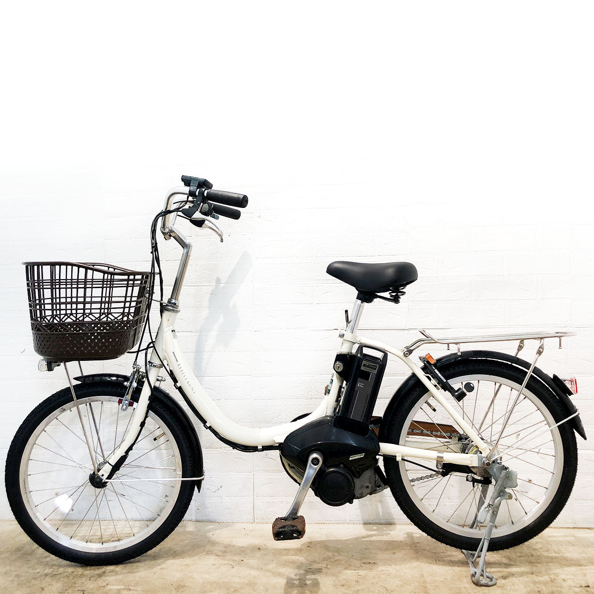 ブリヂストン アシスタ ユニ プレミア ホワイト 20インチ YP053 【中古車】