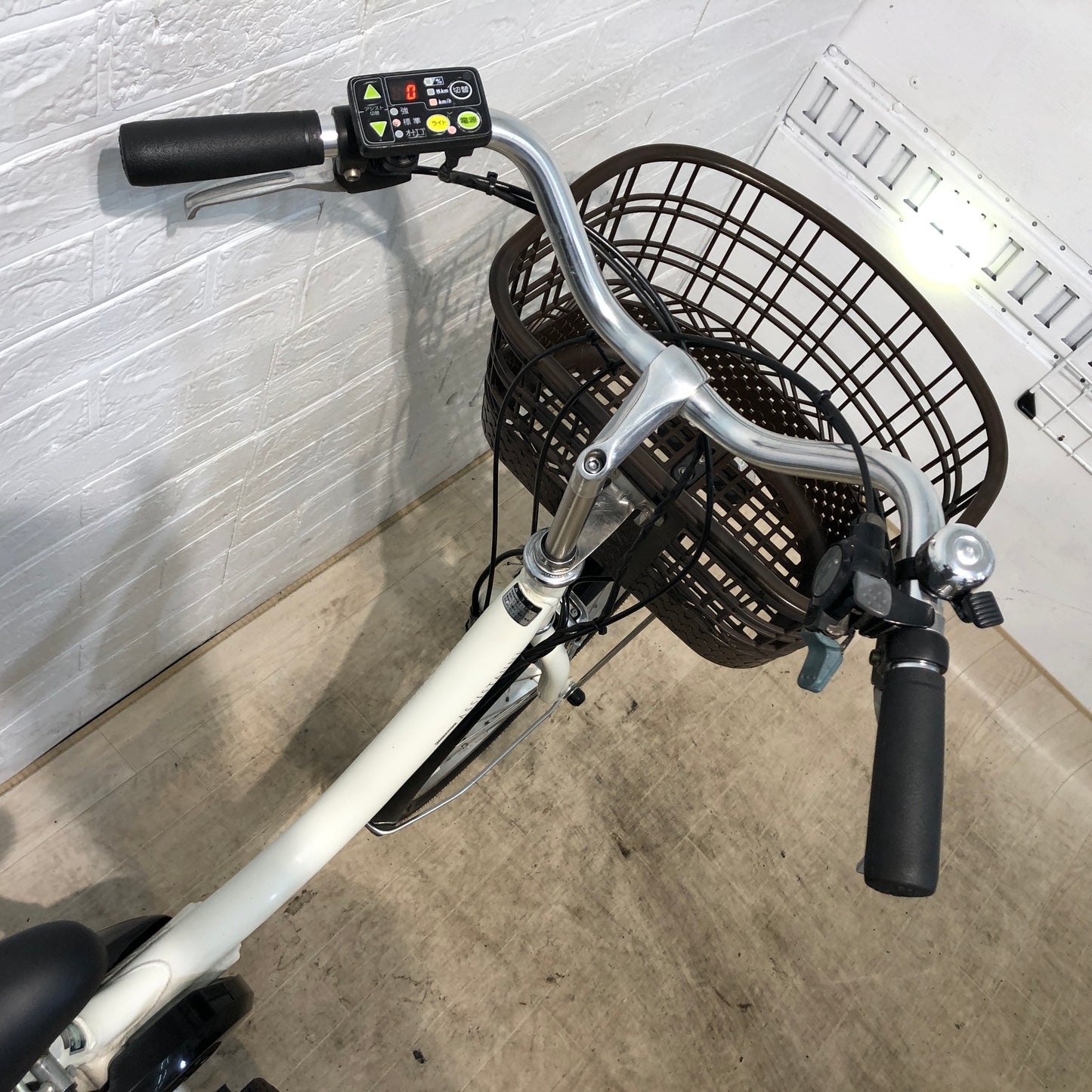 ブリヂストン アシスタ ユニ プレミア ホワイト 20インチ YP053 【中古車】
