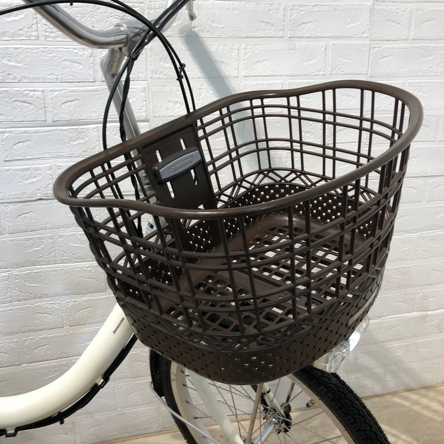 ブリヂストン アシスタ ユニ プレミア ホワイト 20インチ YP053 【中古車】