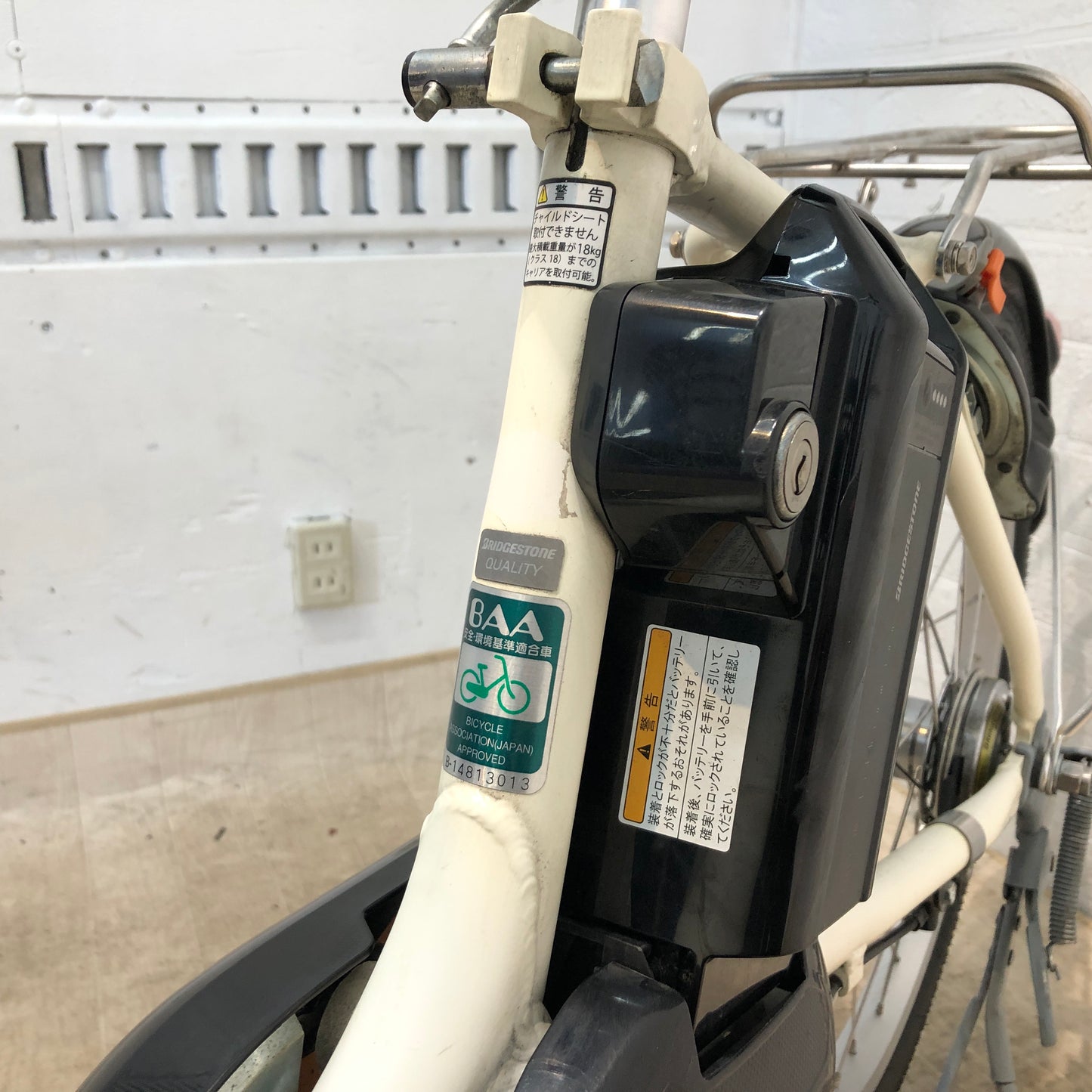 ブリヂストン アシスタ ユニ プレミア ホワイト 20インチ YP053 【中古車】