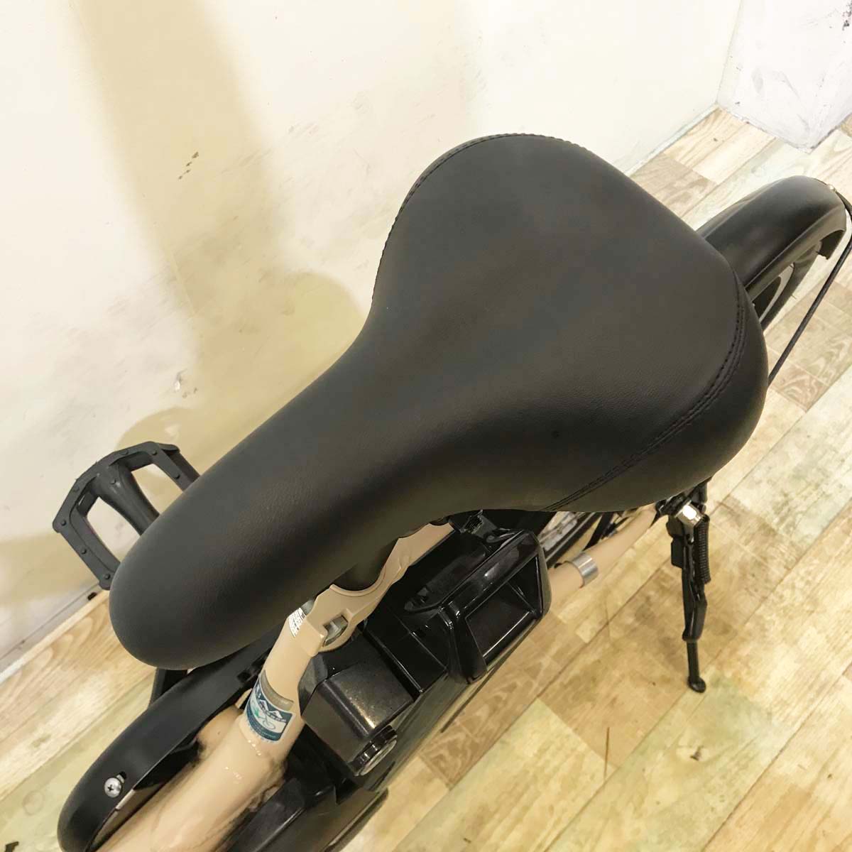 ブリヂストン アシスタ ユニ ベージュ 20インチ KA056 【中古車】