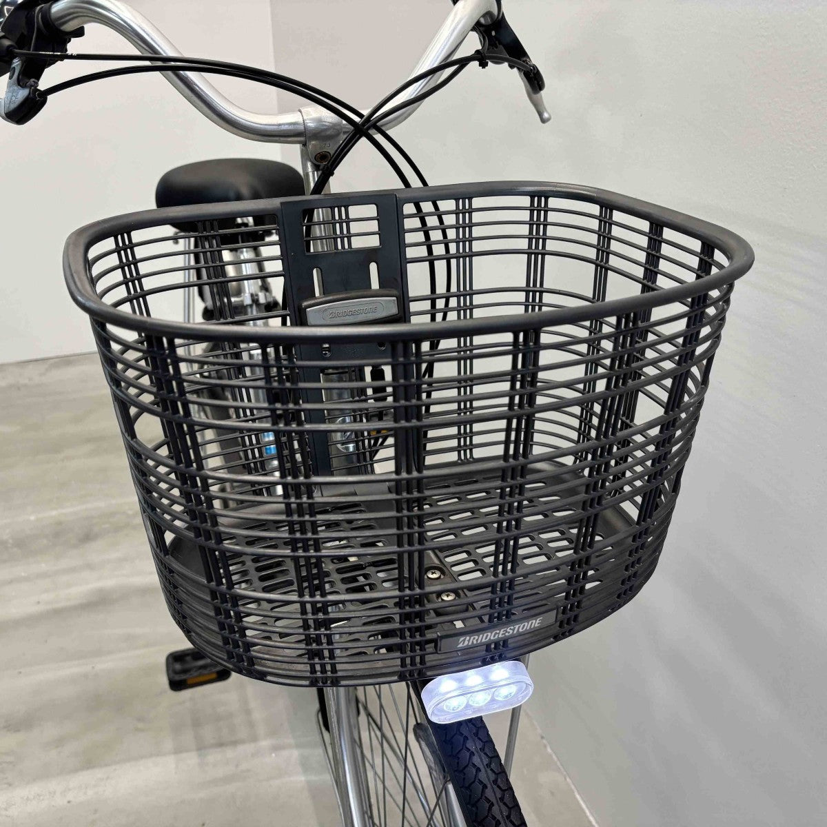 中古電動自転車 ブリヂストン アシスタベーシック シルバー 26インチ YJ112