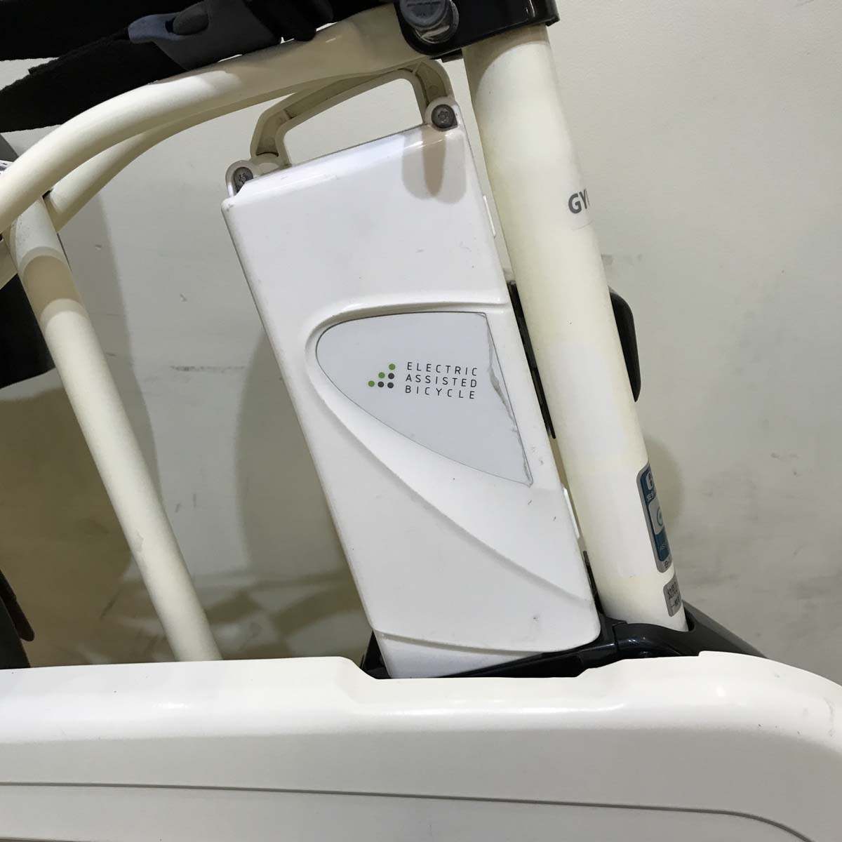 パナソニック ギュット ミニ ホワイト 20インチ KW007【中古車】
