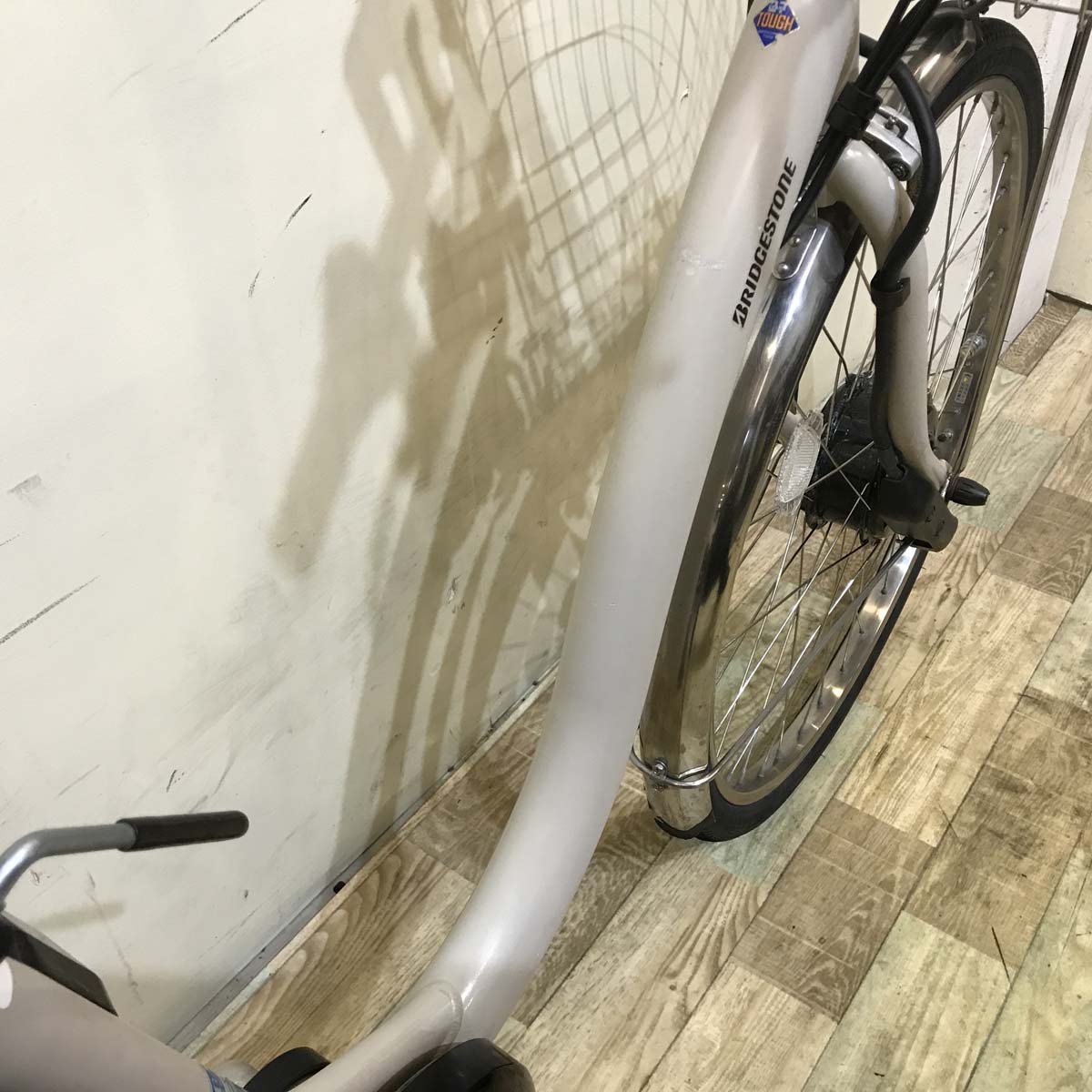 ブリヂストン フロンティア DX グレージュ 26インチ KA063 【中古車】