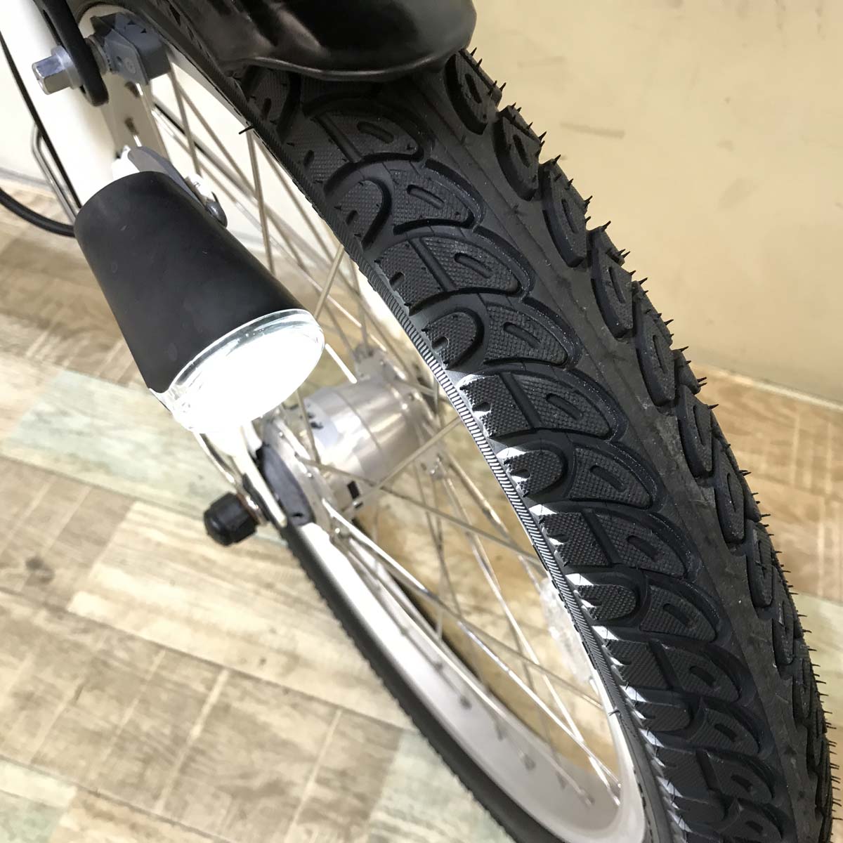 パナソニック ギュット ミニ ホワイト 20インチ KW007【中古車】