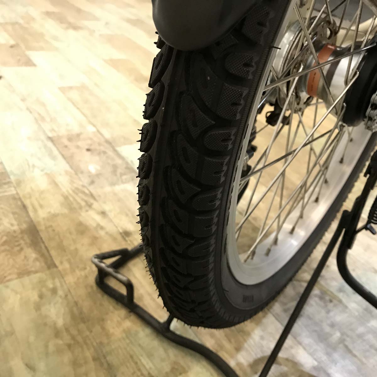 パナソニック ギュット ミニ ホワイト 20インチ KW007【中古車】