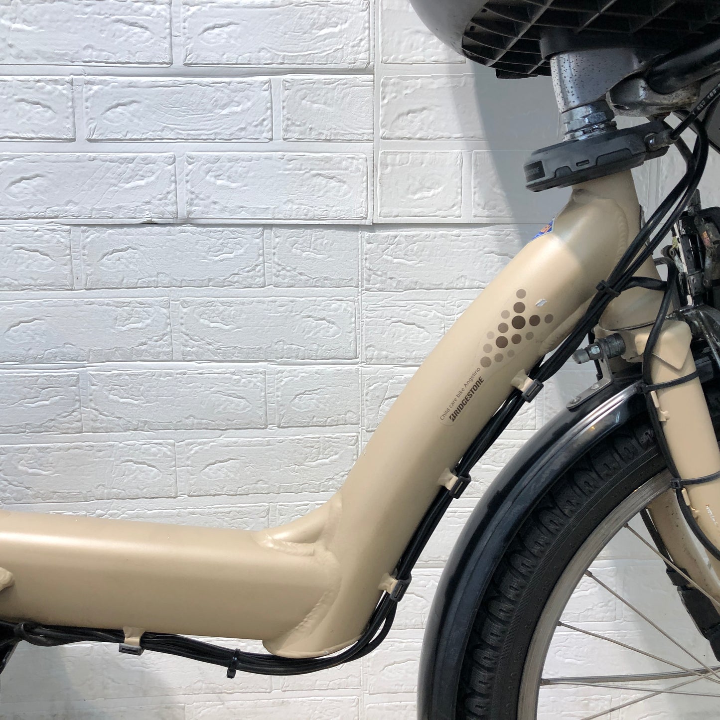 ブリヂストン アンジェリーノ プティット e ベージュ 20インチ YP073【中古車】