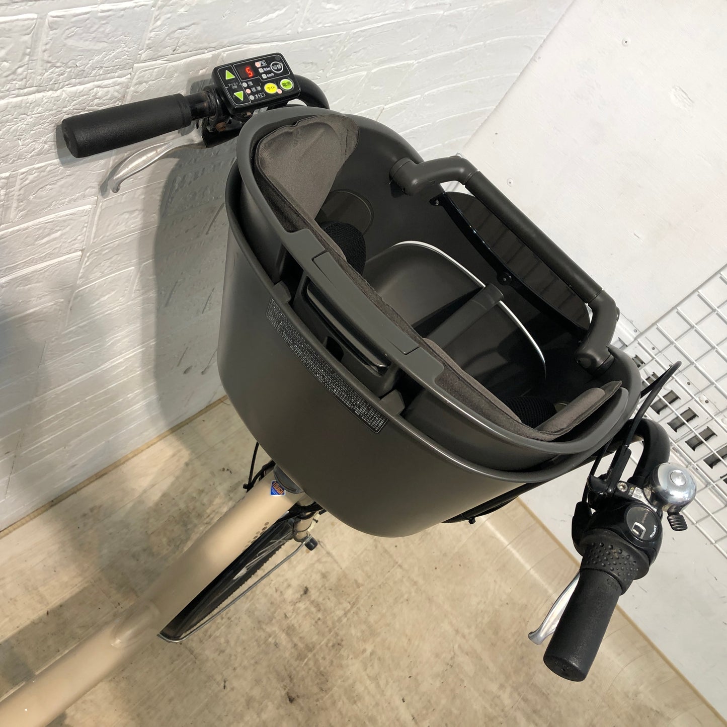 ブリヂストン アンジェリーノ プティット e ベージュ 20インチ YP073【中古車】