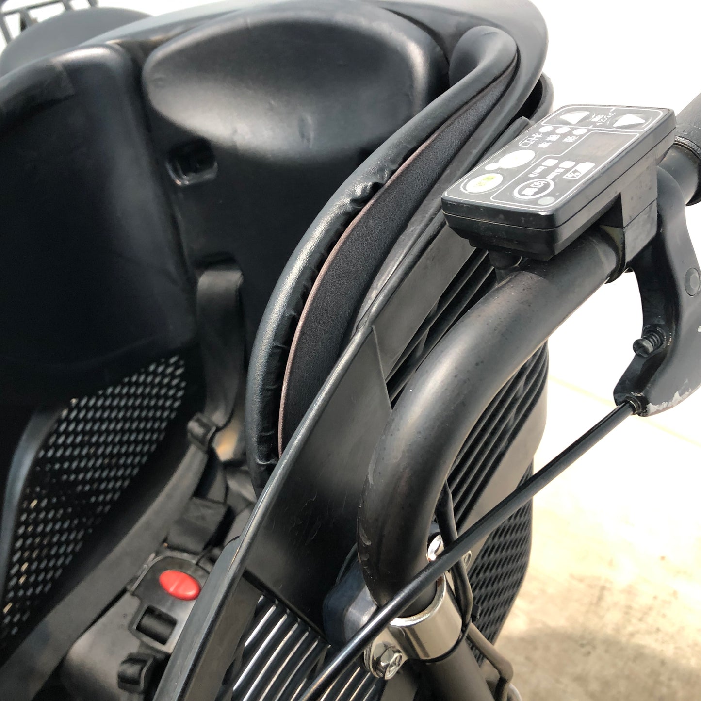 ブリヂストン アンジェリーノ プティット e ブラック 20インチ YP081【中古車】