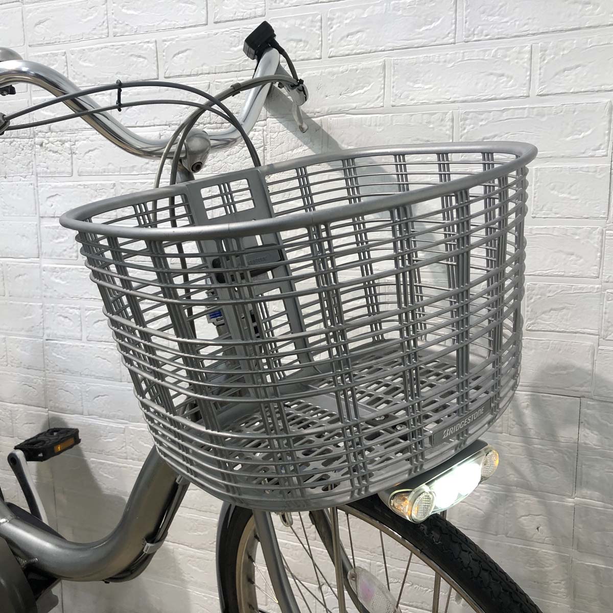 ブリヂストン アシスタ ロイヤル シルバー 24インチ YB061【中古車】