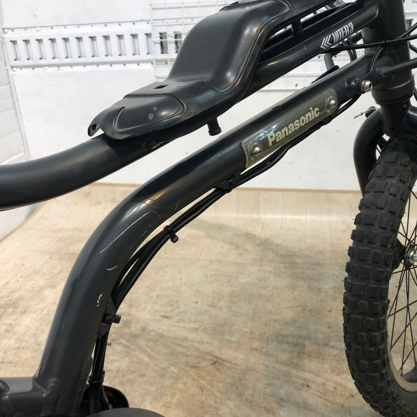 パナソニック EZ グレー 20インチ YP086 【中古車】