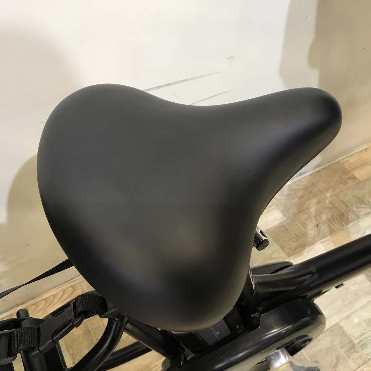 ブリヂストン アンジェリーノ プティット e ブラック 20インチ KW033【中古車】