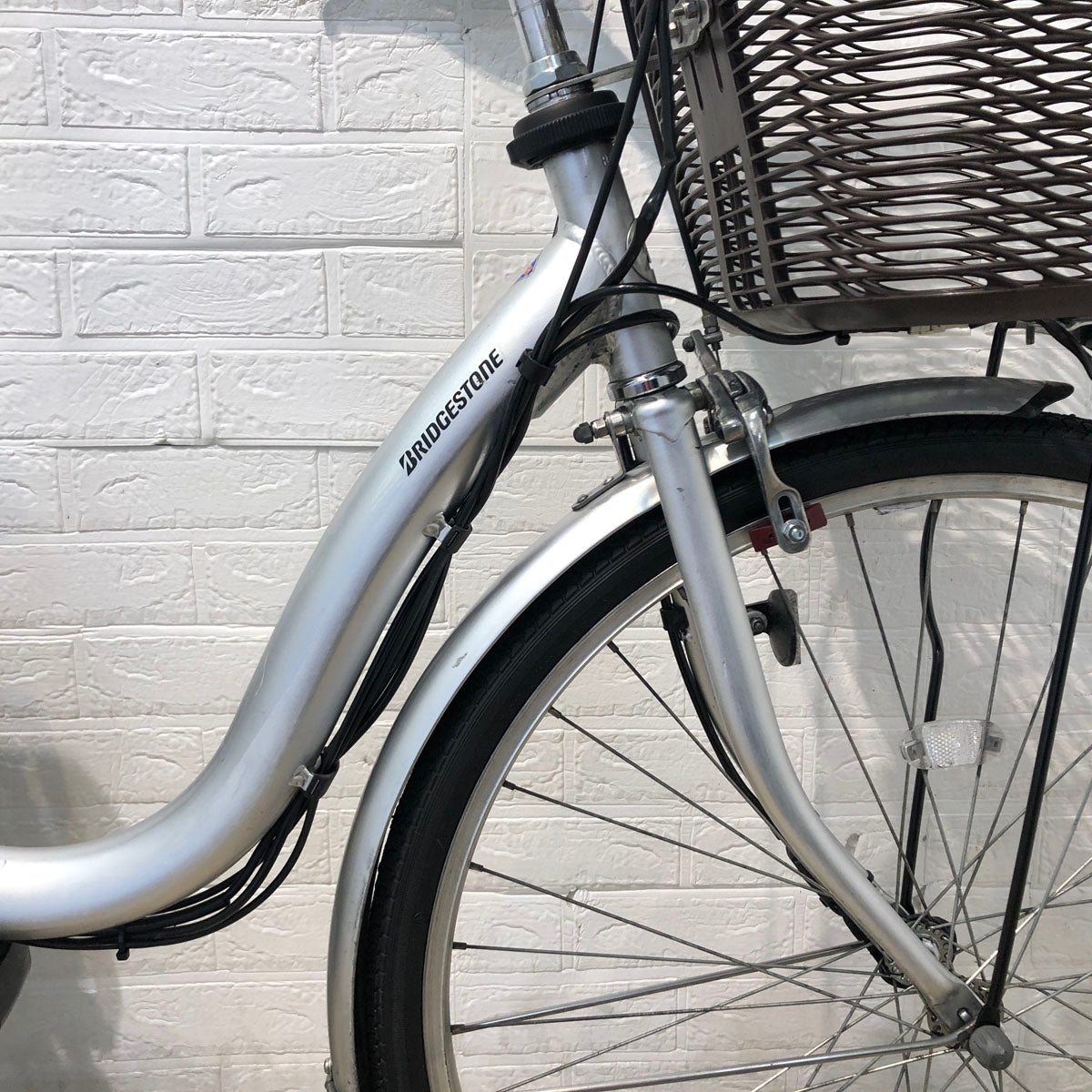 ブリヂストン アシスタ U STD シルバー 26インチ SR395Y【中古車】