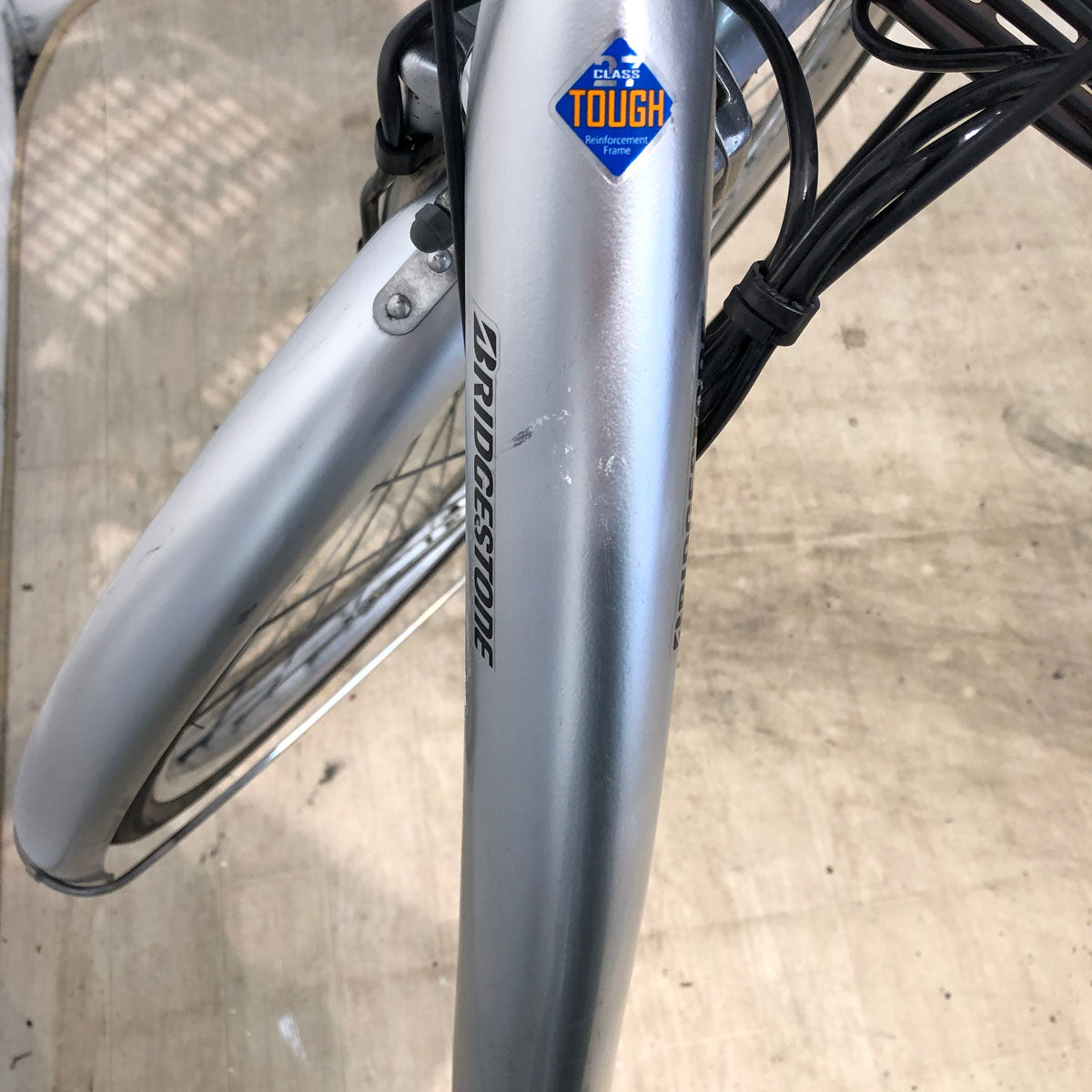 ブリヂストン アシスタ U STD シルバー 26インチ SR395Y【中古車】