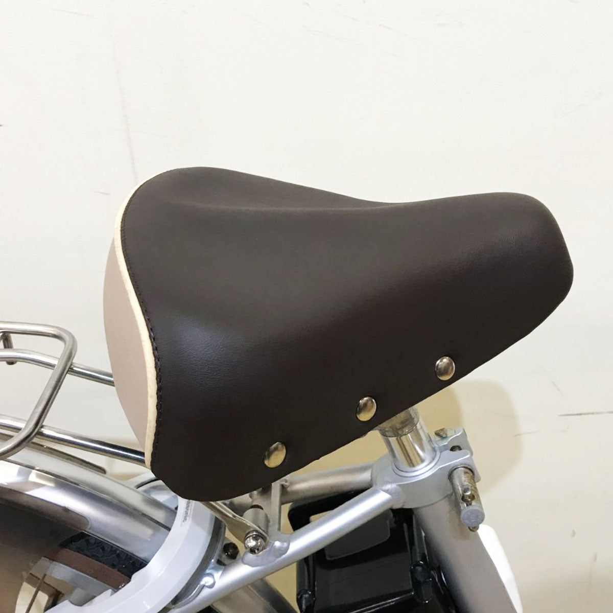491整備済新基準 パナソニック ビビ ライト U電動アシスト自転車 26インチ 中古車 パナソニック ビビ ライト U シルバー 26インチ KN008【中古車】 – e