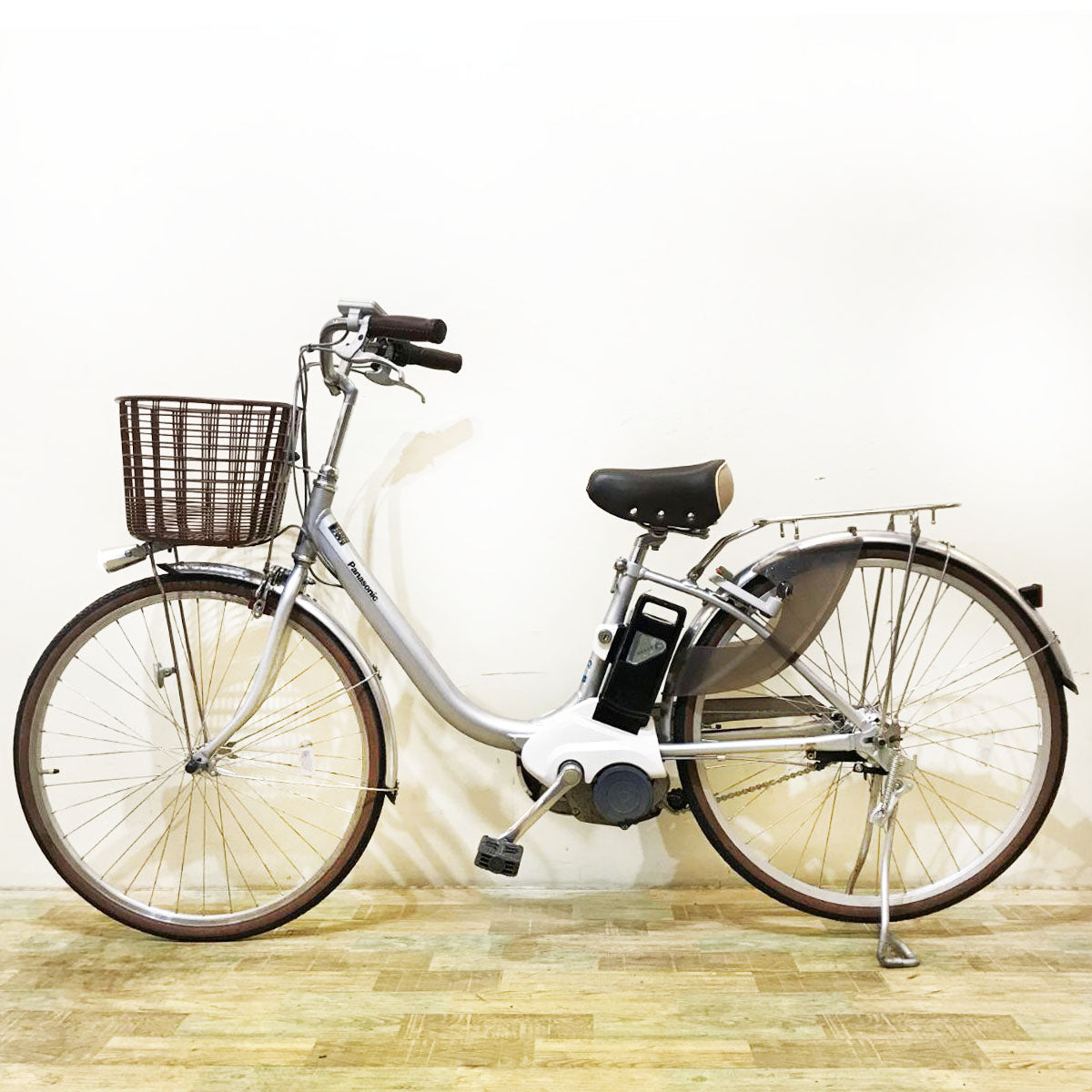 中古電動自転車３３０１　前後タイヤ新品！　パナソニック　２０１３年モデル　ビビライトU　BE-ENDU632　５.0Ah   充電器付  バッテリーの状態　長押し5灯中５灯点灯 パナソニック ビビ・ライト・U BE-ENDU632 + 専用充電器 価格比較