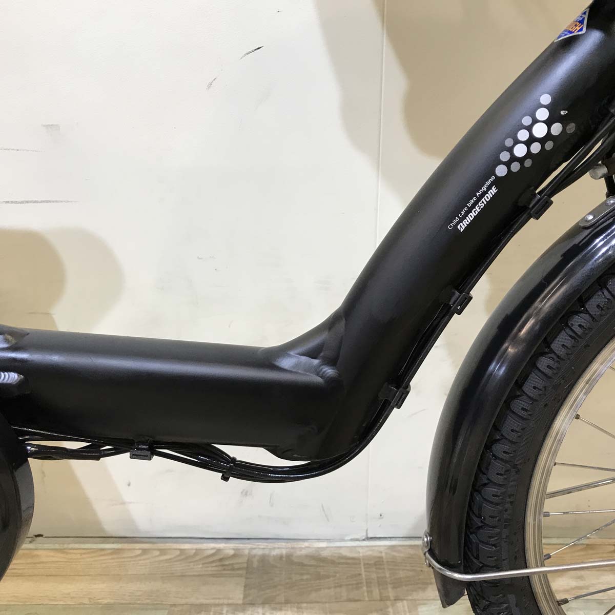 ブリヂストン アンジェリーノ プティット e ブラック 20インチ KW040【中古車】