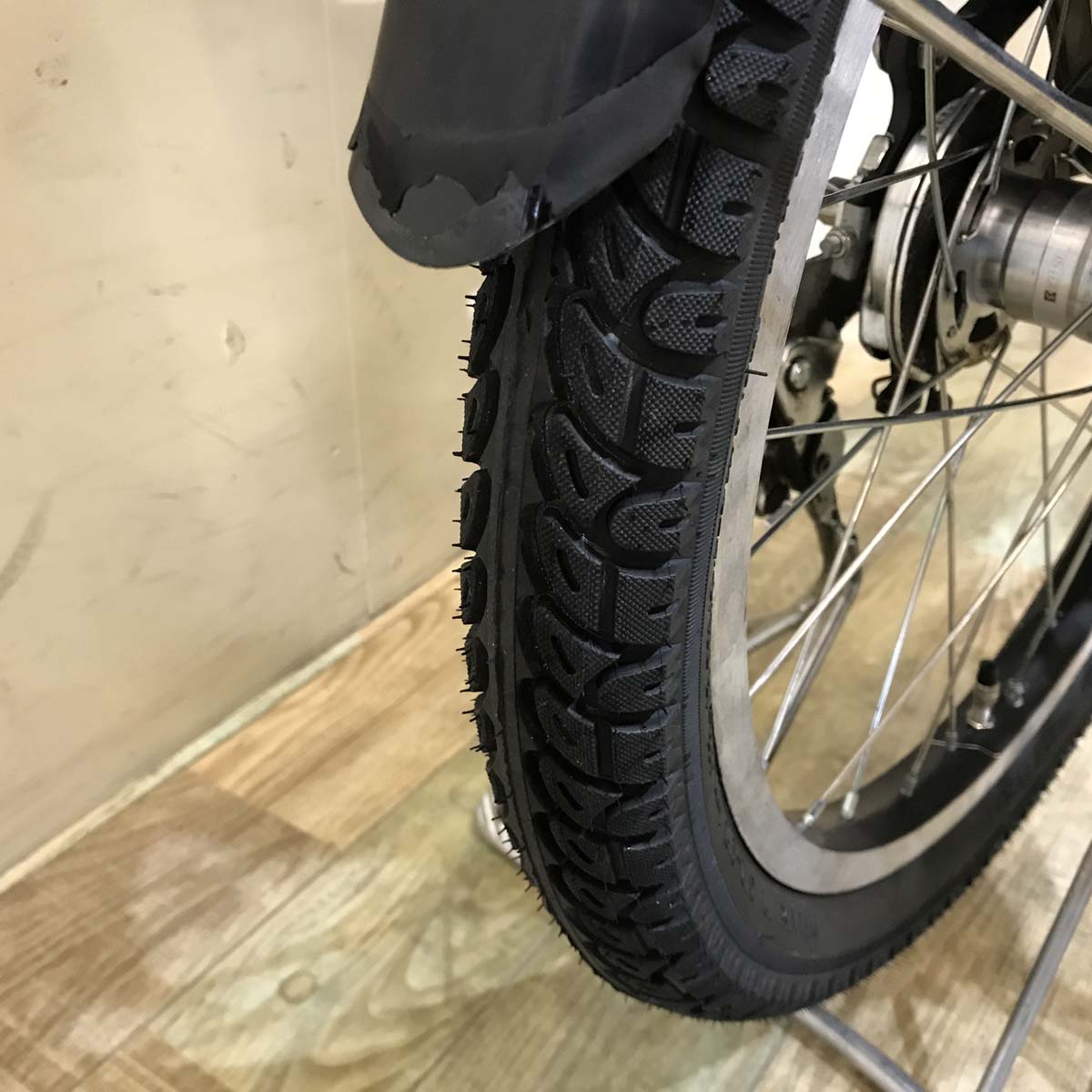 ブリヂストン アンジェリーノ プティット e ブラック 20インチ KW040【中古車】