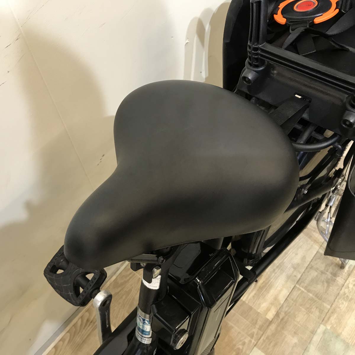 ブリヂストン アンジェリーノ プティット e ブラック 20インチ KW040【中古車】