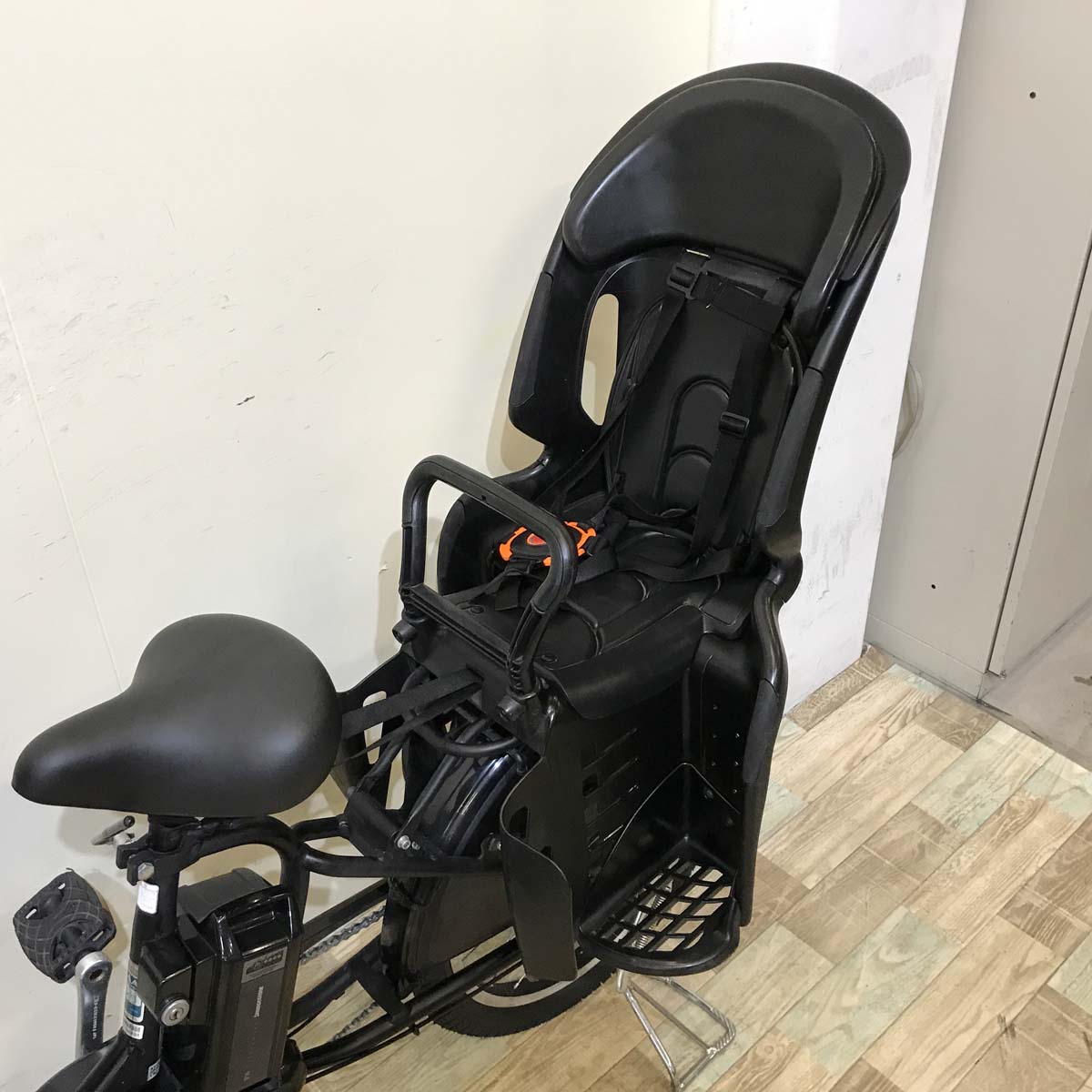 ブリヂストン アンジェリーノ プティット e ブラック 20インチ KW040【中古車】