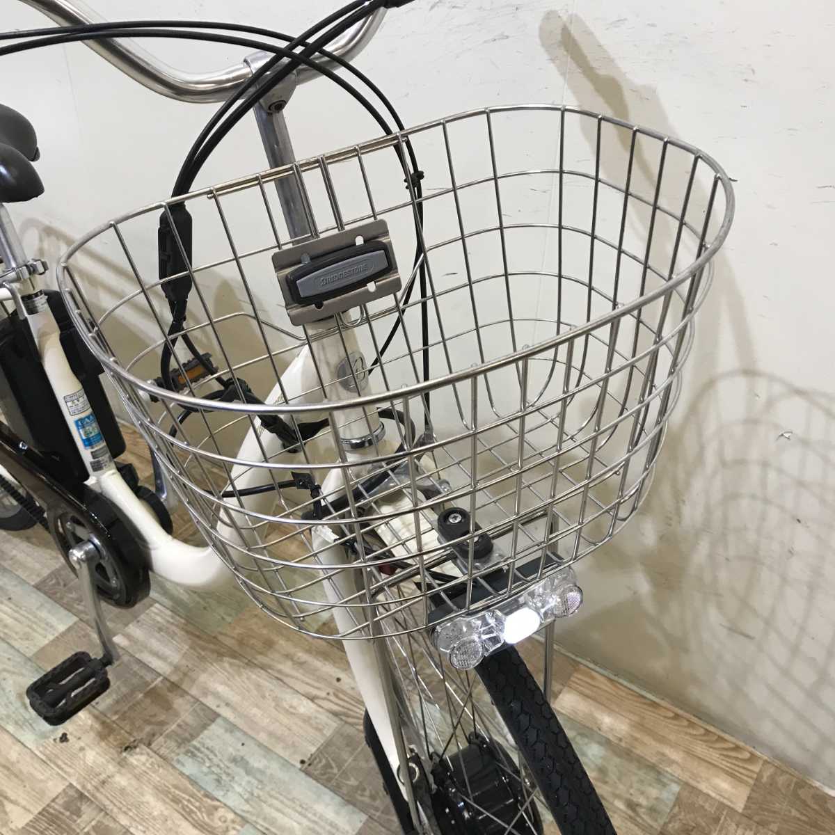 ブリヂストン フロンティア DX ホワイト 26インチ KR110 【中古車】