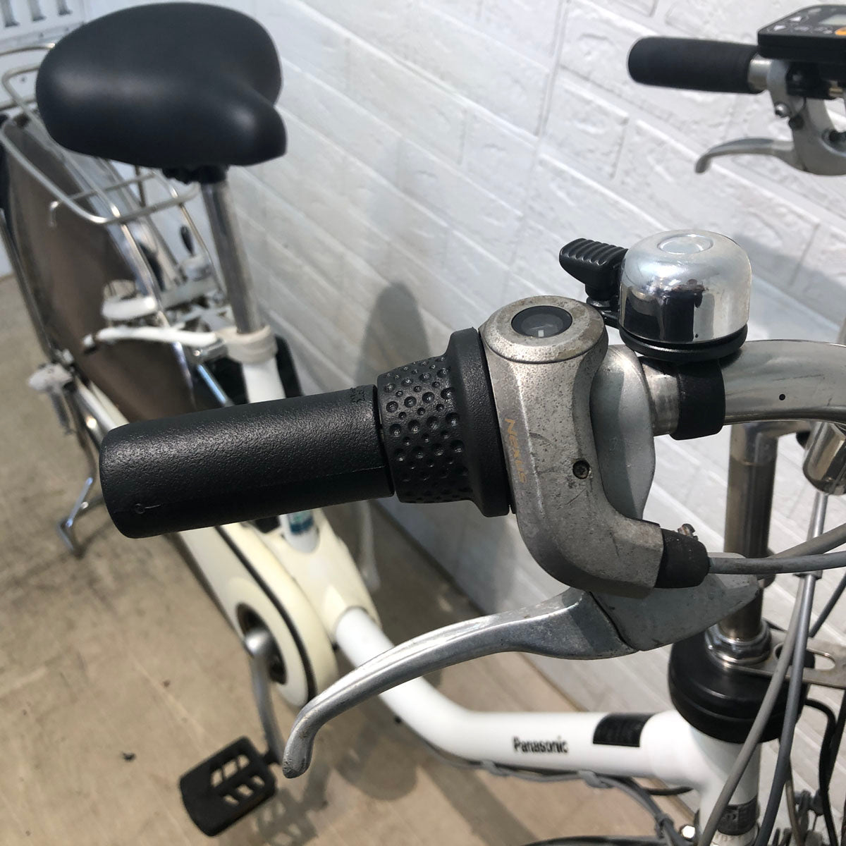 パナソニック ビビ DX ホワイト 24インチ YU116 【中古車】