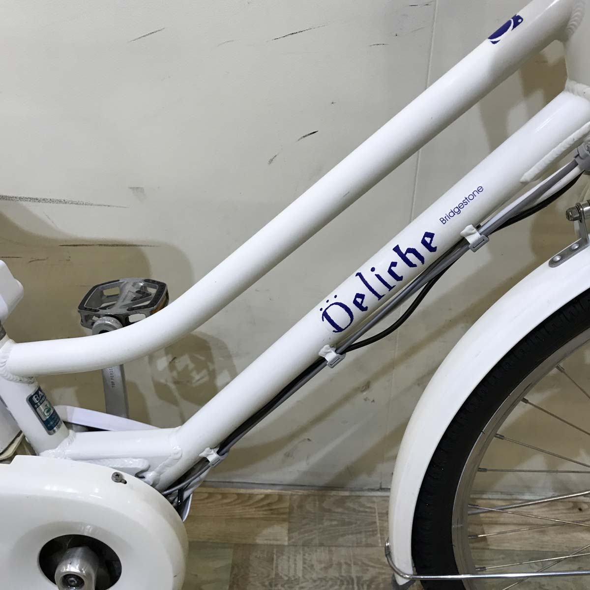 ブリヂストン デリーシェ ホワイト 26インチ KW055 【中古車】