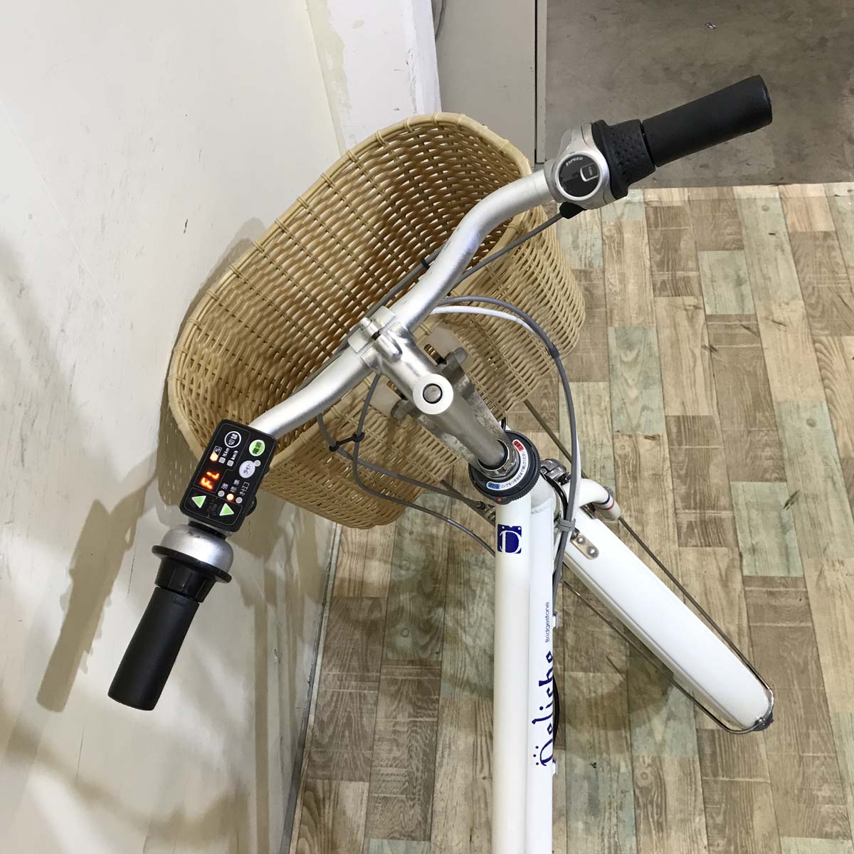 ブリヂストン デリーシェ ホワイト 26インチ KW055 【中古車】