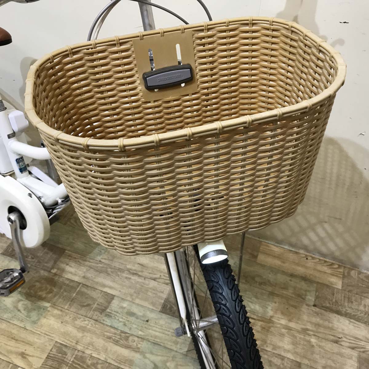 ブリヂストン デリーシェ ホワイト 26インチ KW055 【中古車】