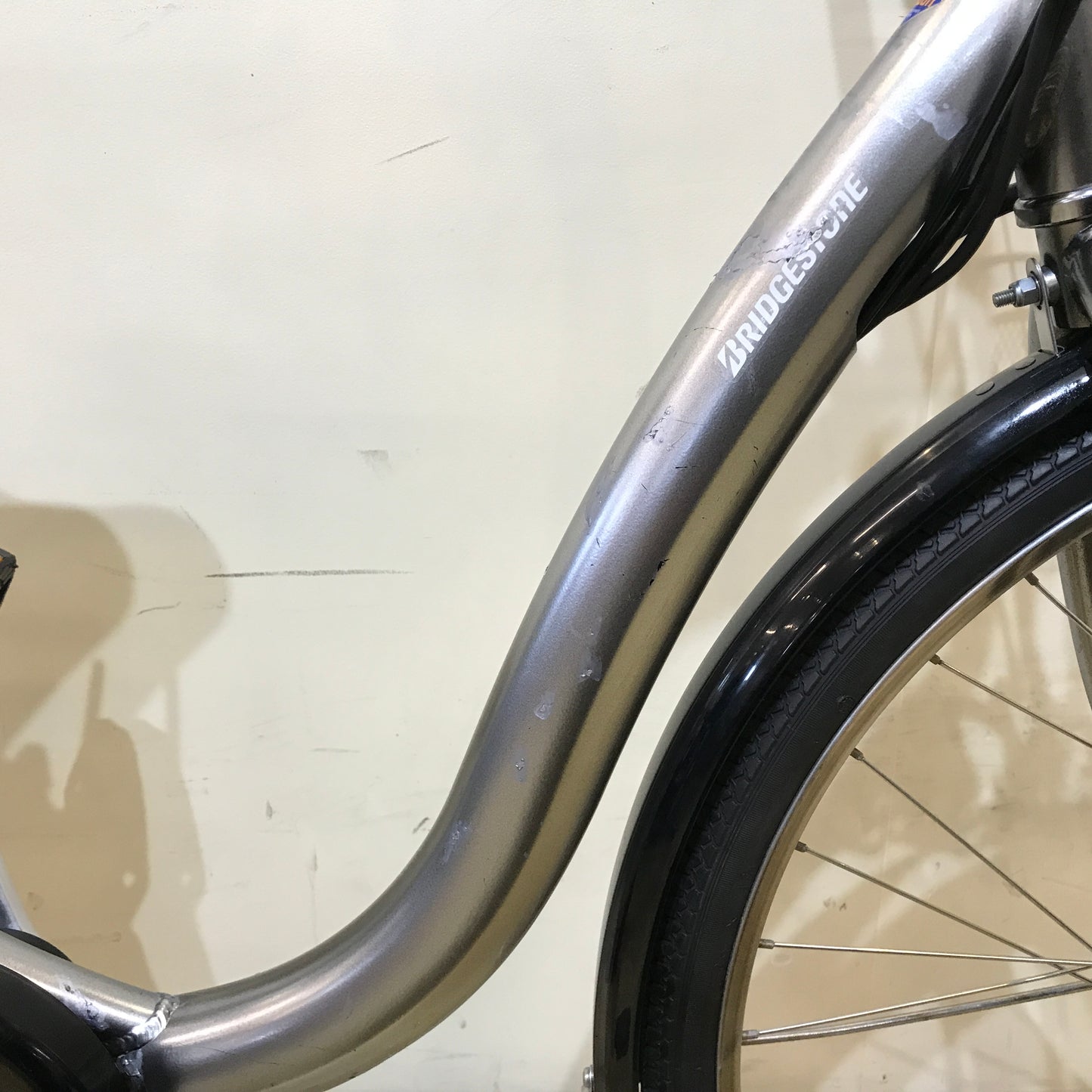 ブリヂストン フロンティア ロイヤル シルバー 26インチ KN065【中古車】