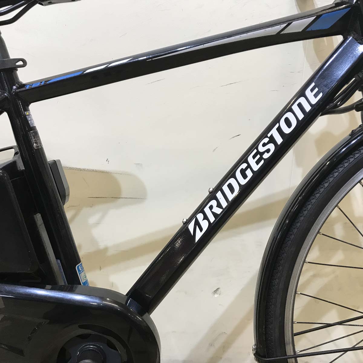 Tハンドル ブラック 27インチ LED ギア付 中古自転車 中古電動自転車 ブリヂストン TB1e ブラック 27インチ KB017 – e-CHARIty