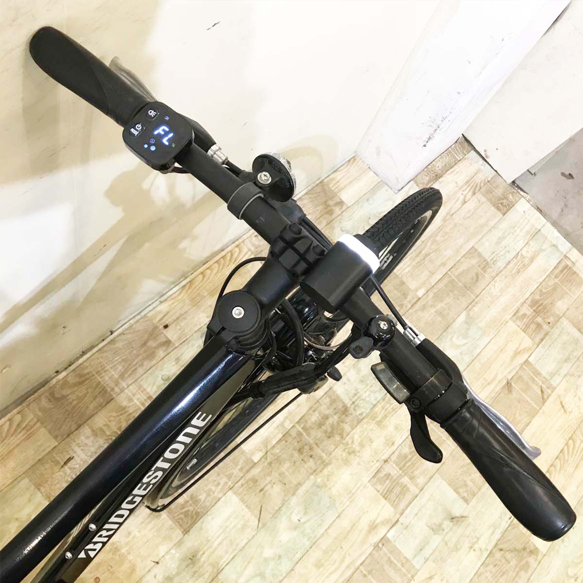 Tハンドル ブラック 27インチ LED ギア付 中古自転車 中古電動自転車 ブリヂストン TB1e ブラック 27インチ KB017 – e-CHARIty