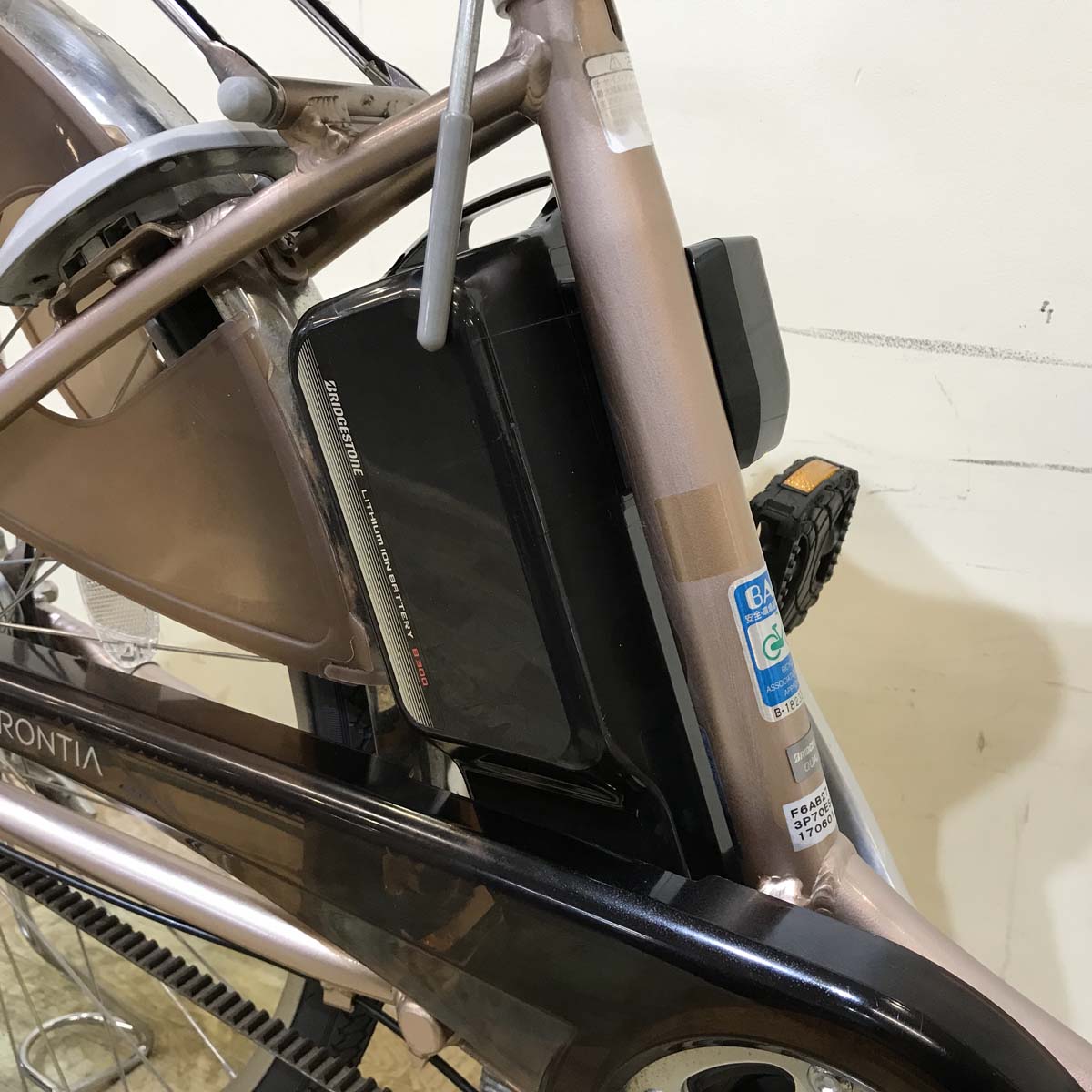 ブリヂストン フロンティア プレシャスベージュ 26インチ KW094 【中古車】