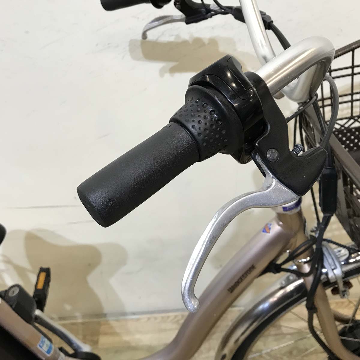 ブリヂストン フロンティア プレシャスベージュ 26インチ KW094 【中古車】