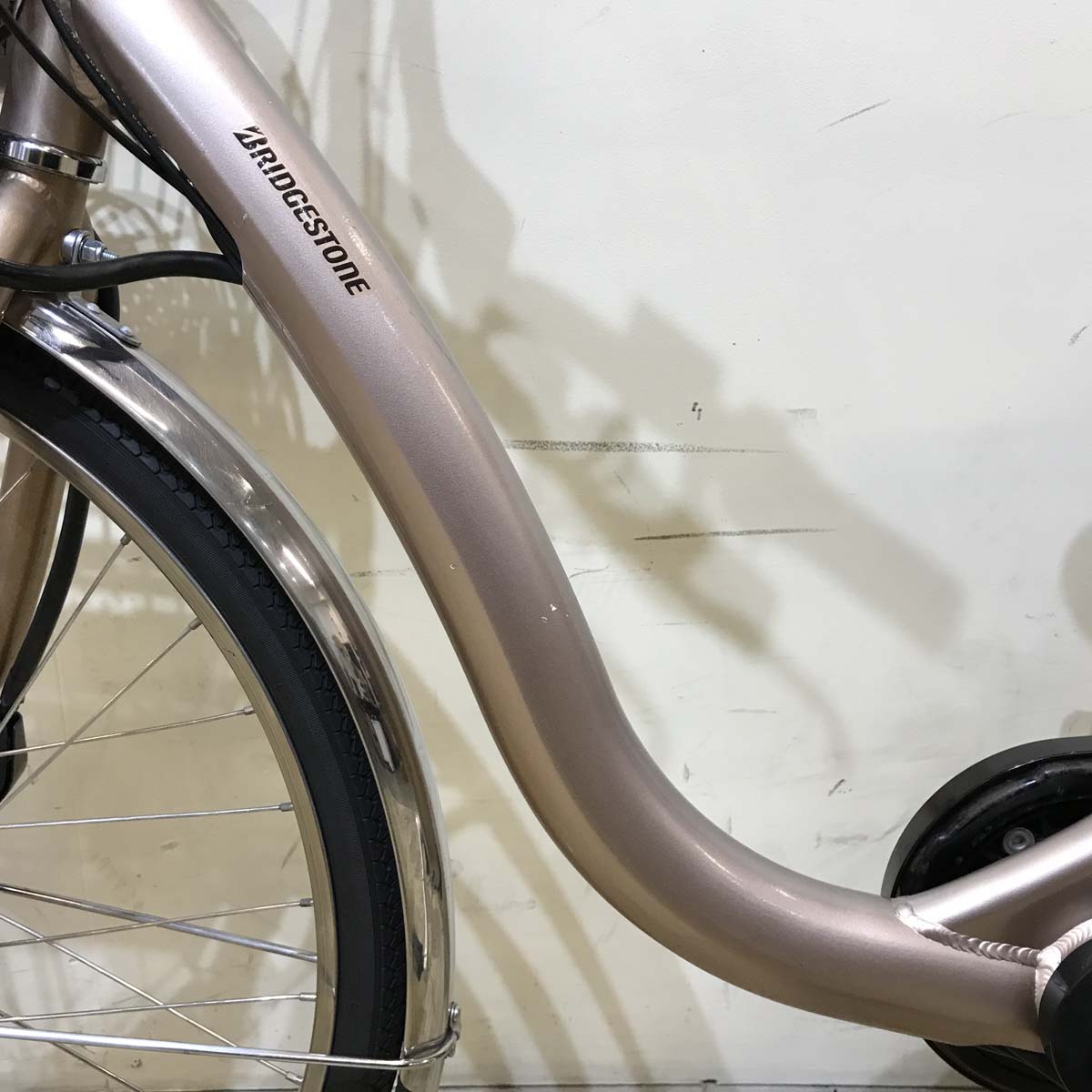 ブリヂストン フロンティア プレシャスベージュ 26インチ KW094 【中古車】