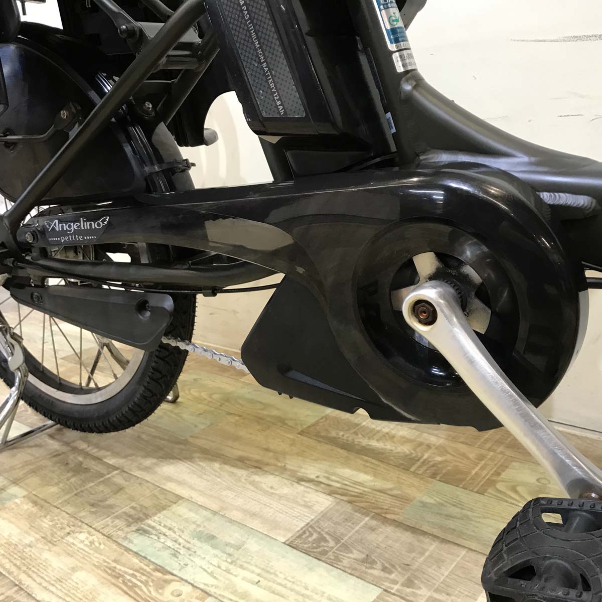 ブリヂストン アンジェリーノ プティット e カーキ 20インチ KW110【中古車】