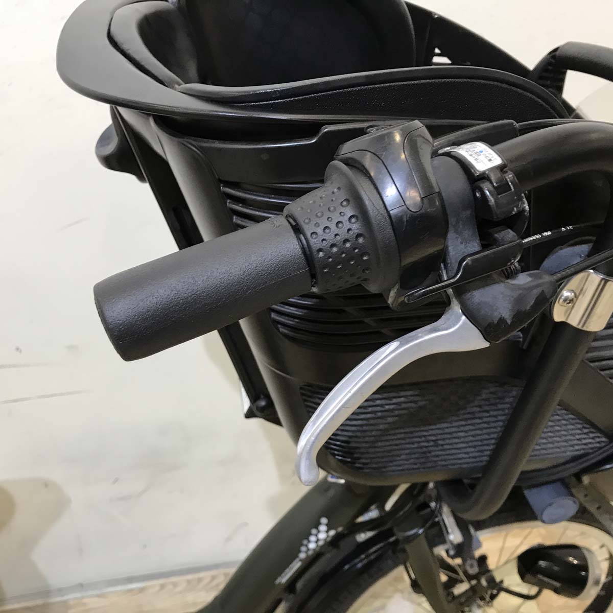 ブリヂストン アンジェリーノ プティット e カーキ 20インチ KW110【中古車】