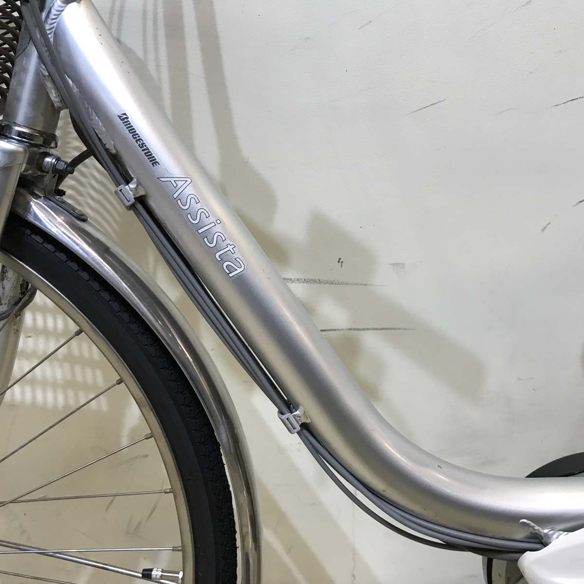 ブリヂストン アシスタ ライト シルバー 26インチ KW111【中古車】