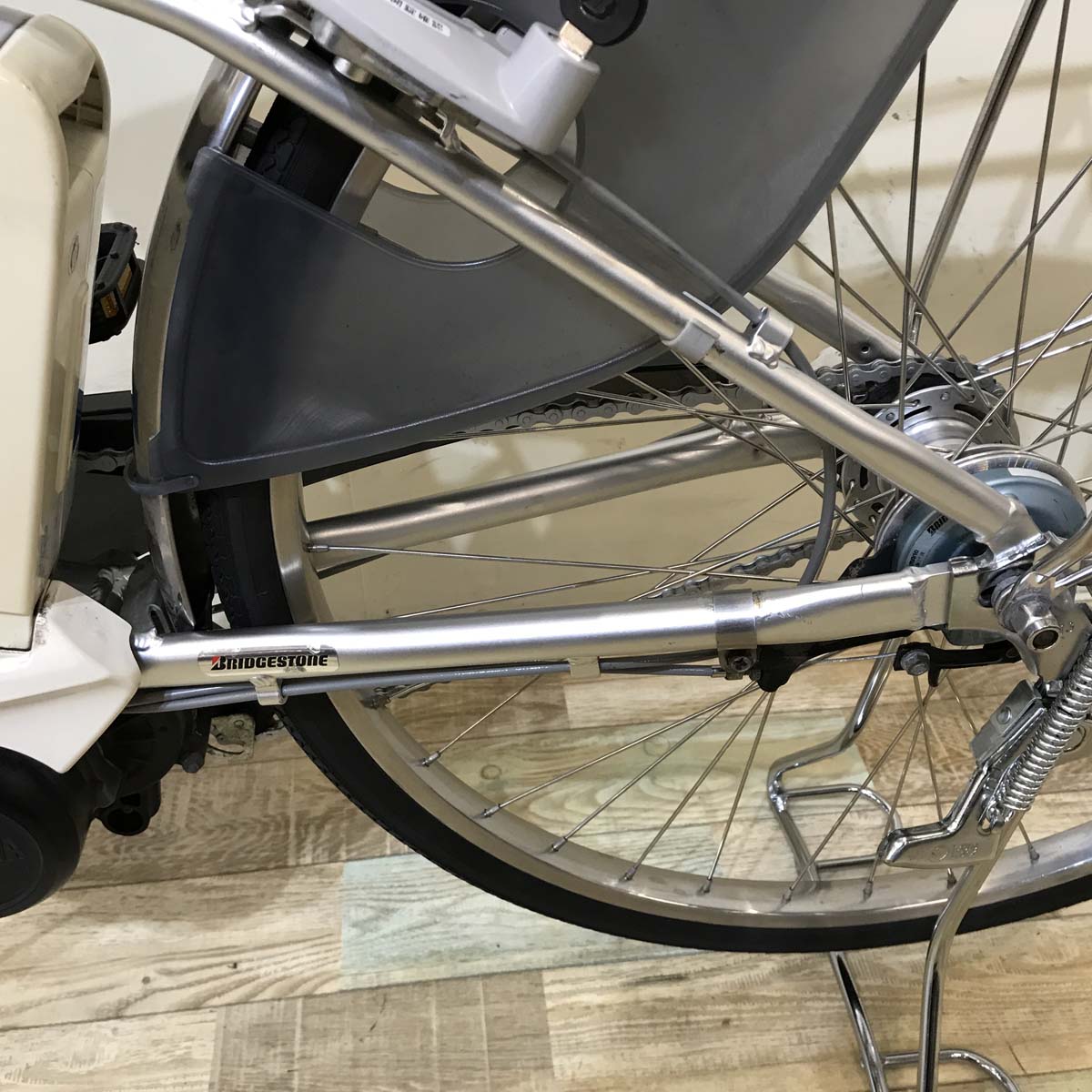 ブリヂストン アシスタ ライト シルバー 26インチ KW111【中古車】