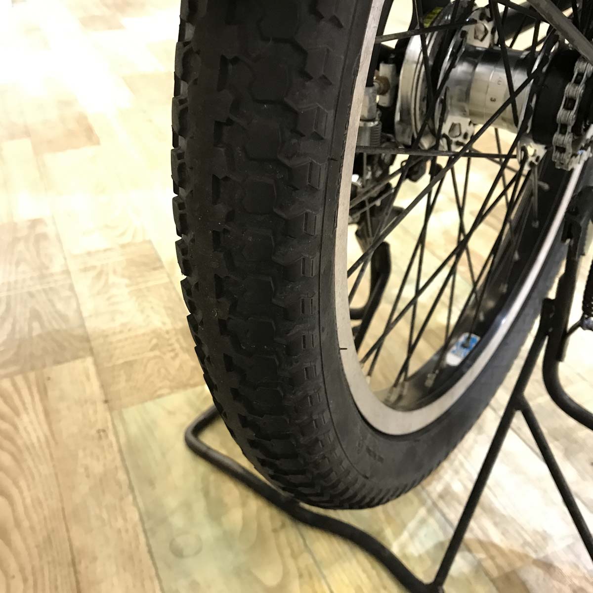 パナソニック ギュット アニーズ ブラック 20インチ KW112【中古車】