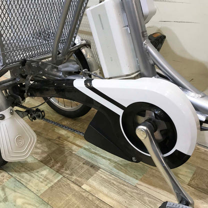 ブリヂストン アシスタワゴン シルバー 前18×後16インチ KW117  【中古車】