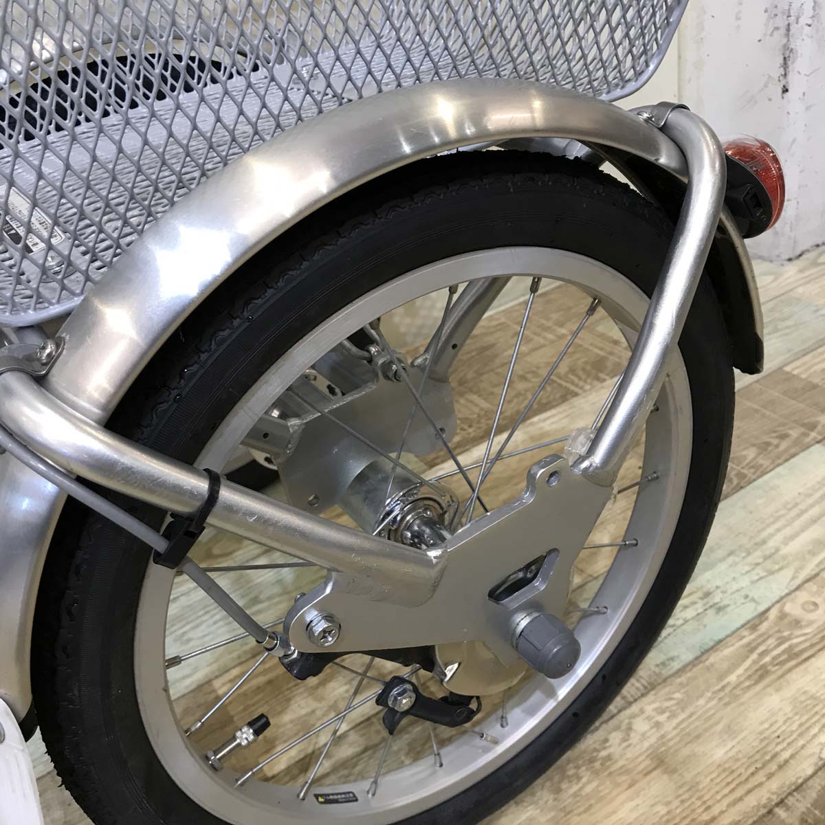 引取　ブリヂストン電動アシスト自転車 シルバー 前カゴ付タイヤ2本付仙台市青葉区 引取 ブリヂストン電動アシスト自転車 シルバー 前カゴ付タイヤ2