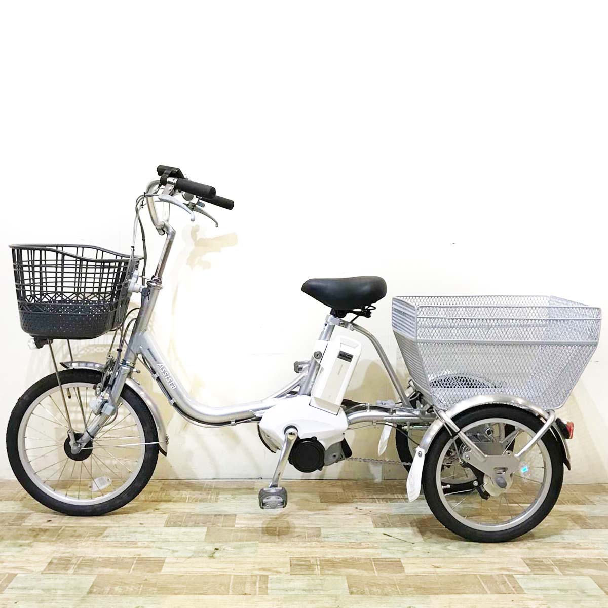 ブリヂストン アシスタワゴン シルバー 前18×後16インチ KW117  【中古車】
