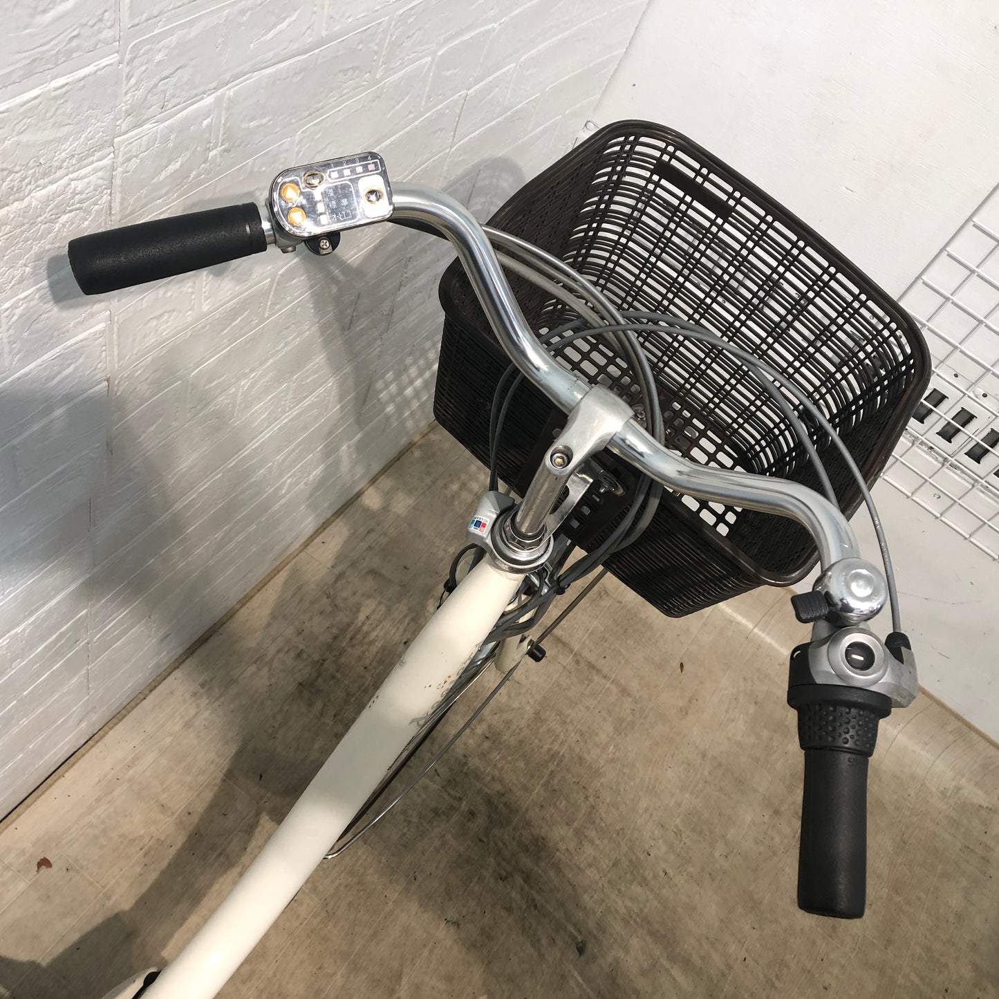 ブリヂストン アシスタ ホワイト 26インチ YQ043 【中古車】