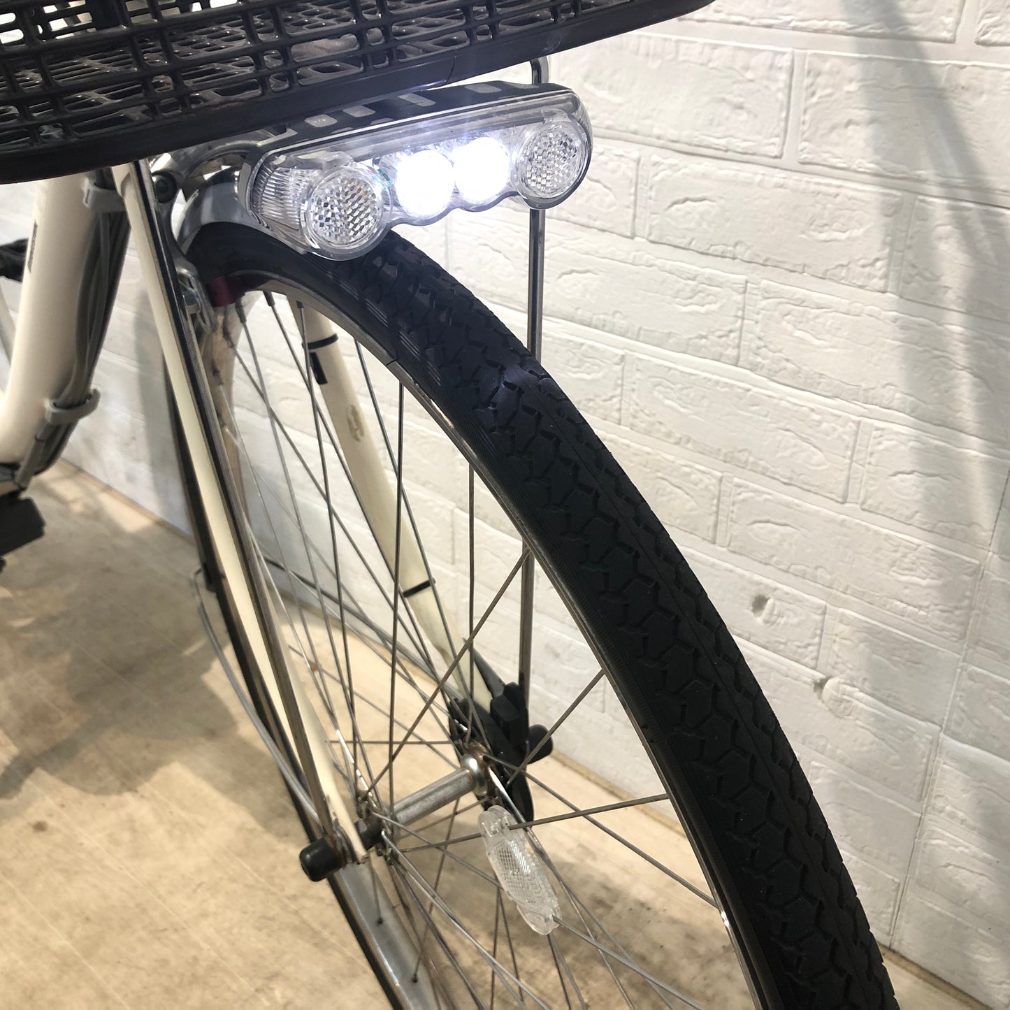 ブリヂストン アシスタ ホワイト 26インチ YQ043 【中古車】